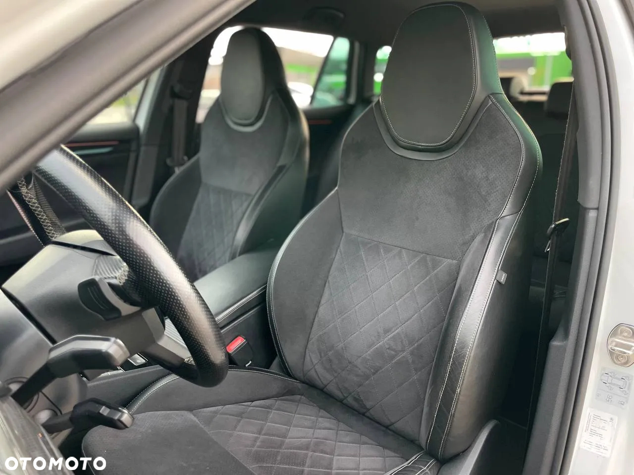 Skoda Superb Combi 2.0 TDI DSG Sportline - 27