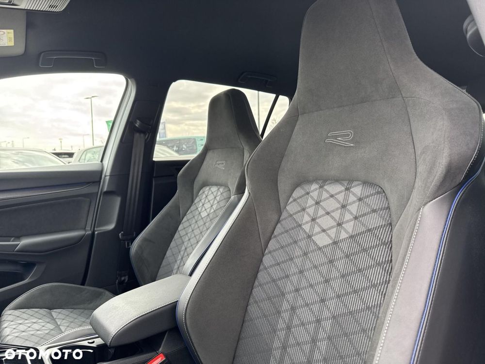 Volkswagen Golf - 11