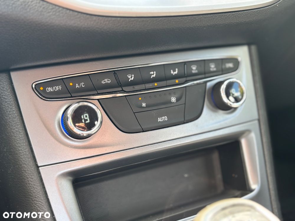 Opel Astra 1.6 CDTI Dynamic S&S - 17