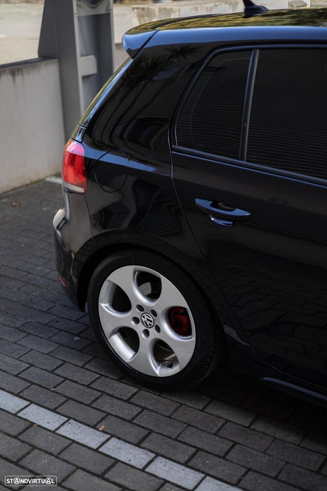 VW Golf 2.0 GTI DSG - 4