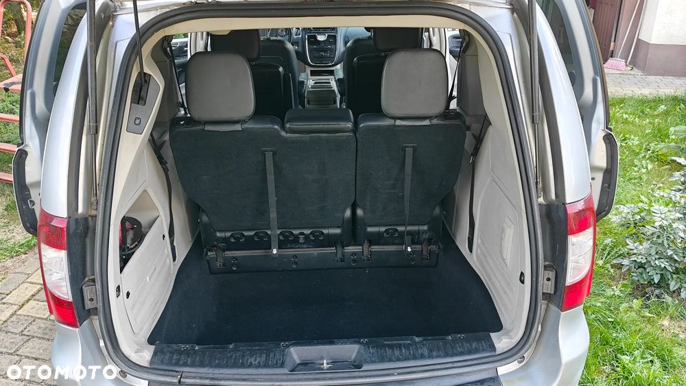 Chrysler Town & Country - 19