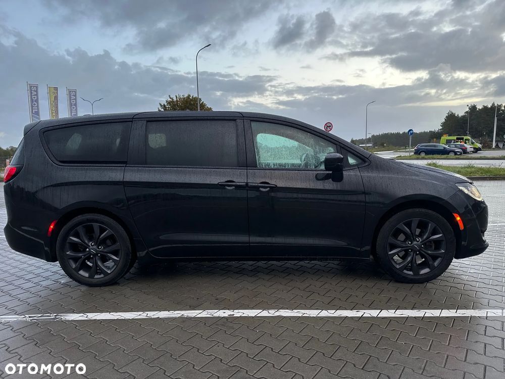 Chrysler Pacifica - 6