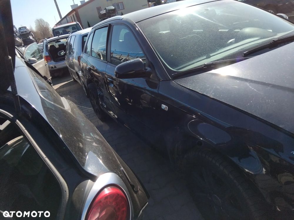 Audi A3 8P Lift 05- z silnikiem 2,0 BMM i skrzynią manualną 6 birgów JLU lakier kod LZ9Y - 3