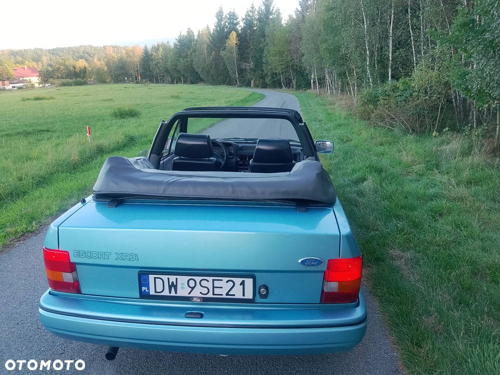 Ford Escort 1989 photo 3