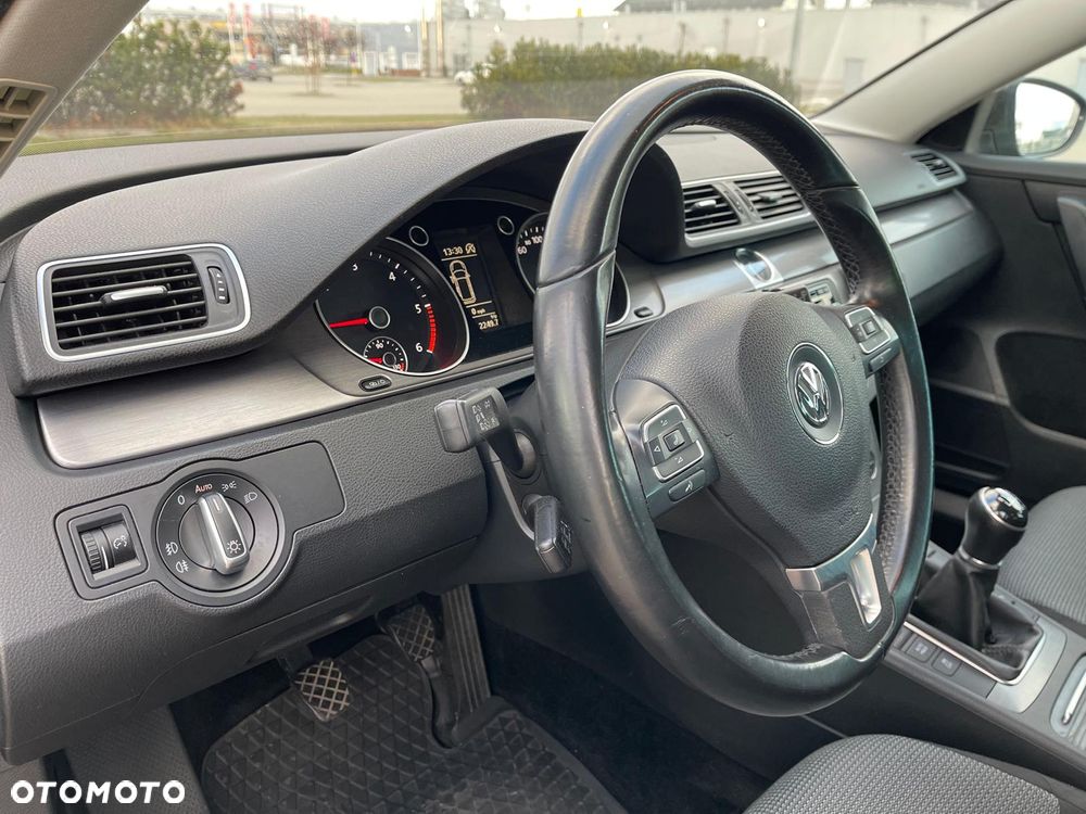 Volkswagen Passat 2.0 TDI Comfortline - 14