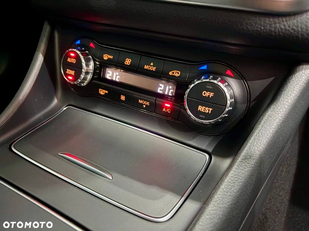 Mercedes-Benz CLA 220 4-Matic AMG Line - 20