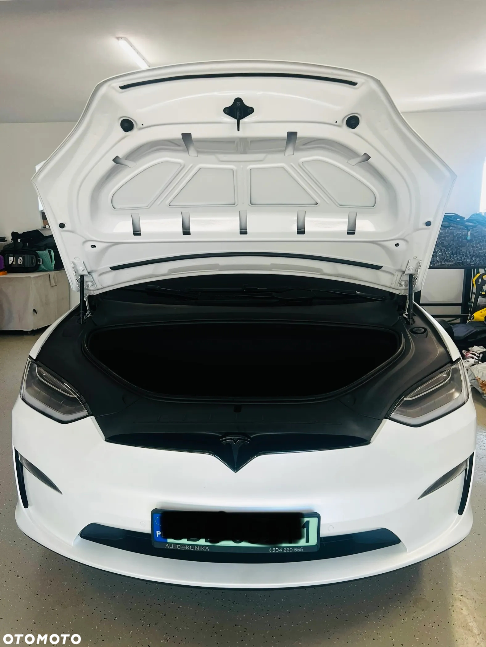 Tesla Model X Plaid - 18