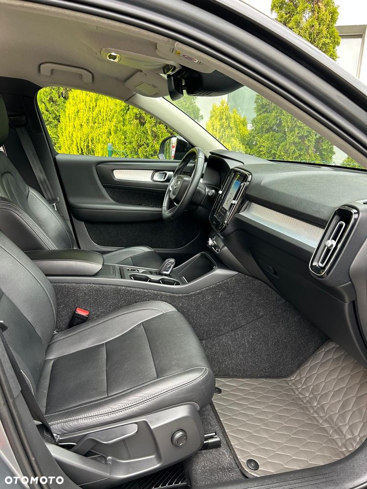 Volvo XC 40 T5 AWD Geartronic Momentum Pro - 27
