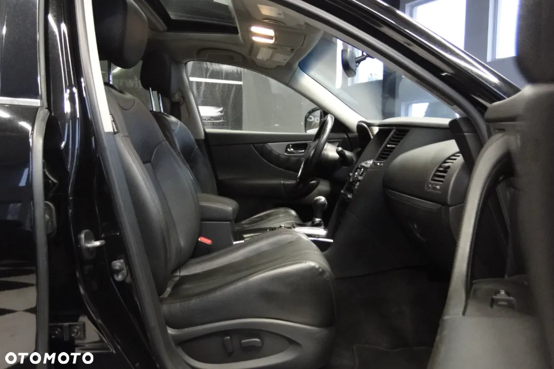 Infiniti QX70 - 16