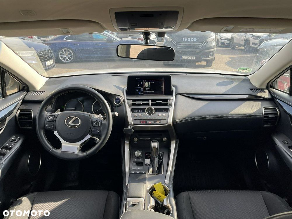 Lexus NX 300h - 11