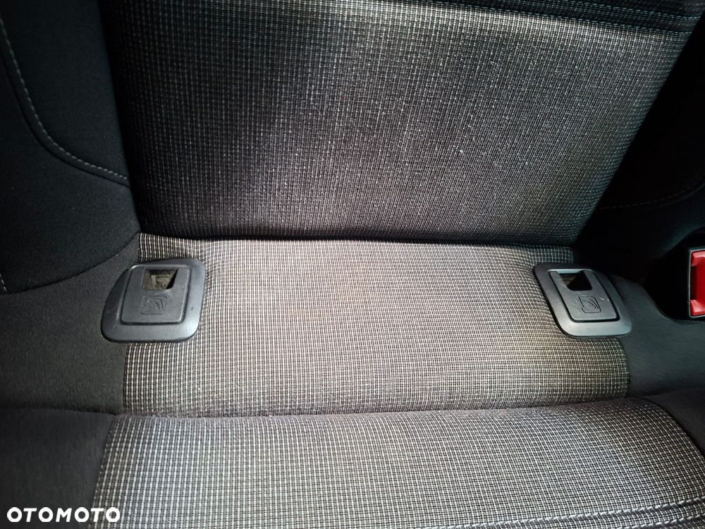 Volkswagen Passat - 17