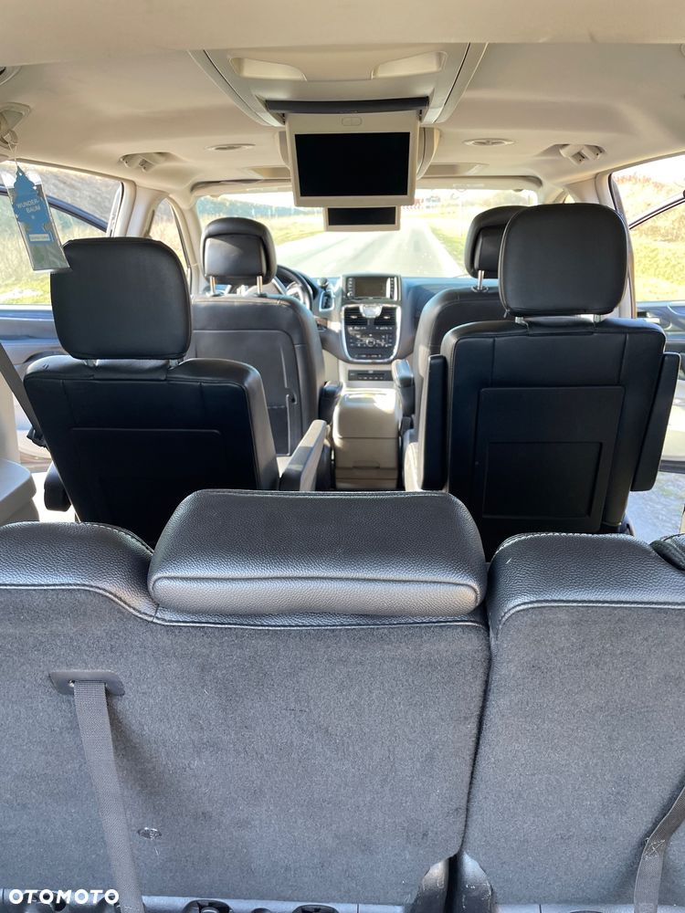 Chrysler Town & Country 3.6 Limited - 18