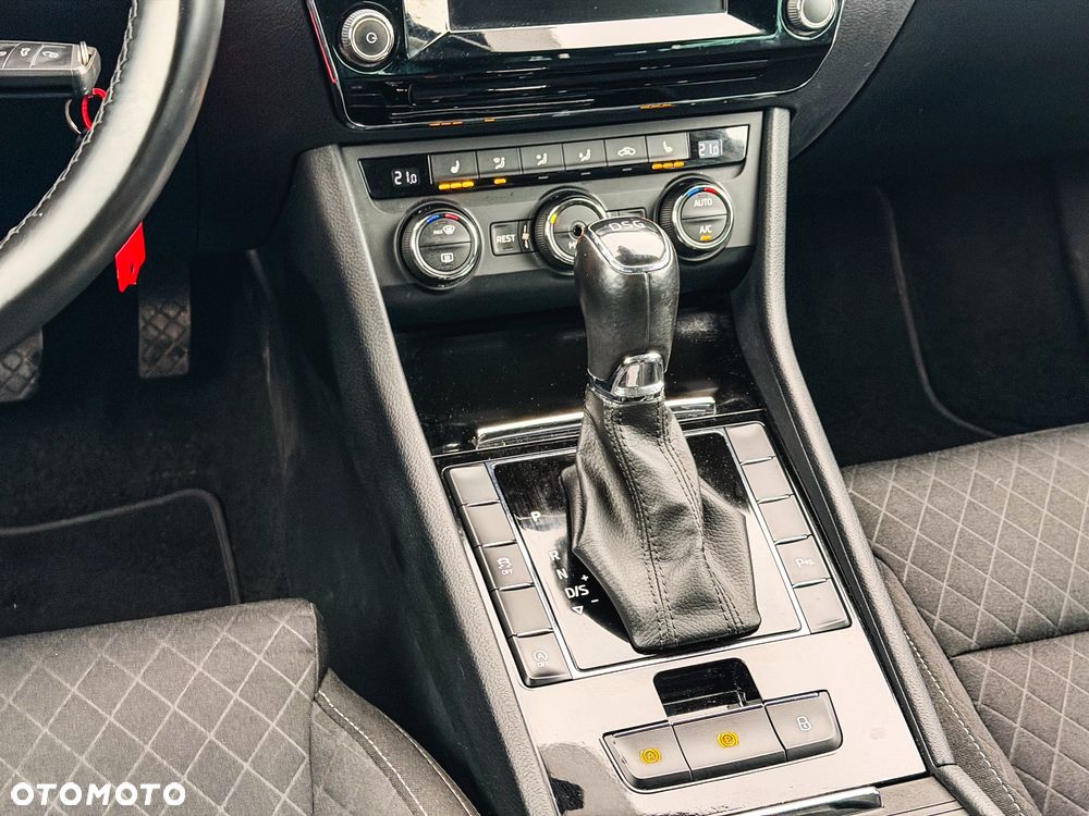 Skoda Superb 2.0 TDI DSG Ambition - 33