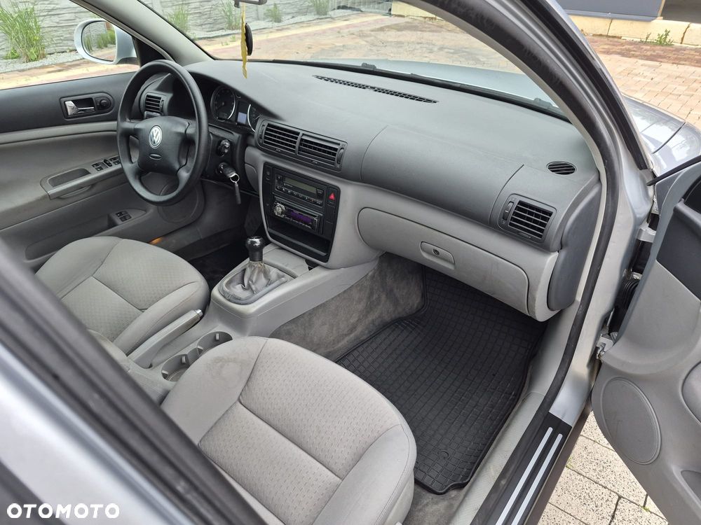 Volkswagen Passat 1.6 - 4