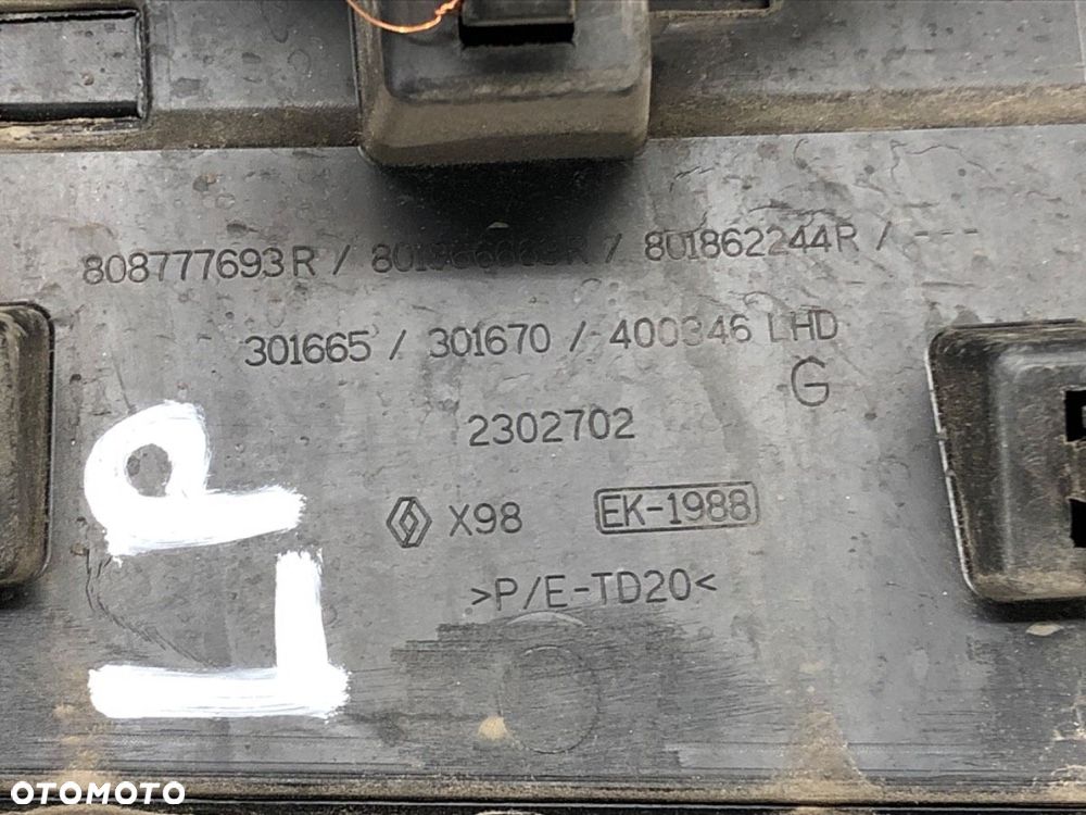 LISTWA DRZWI LEWY PRZÓD  RENAULT CLIO IV (BH_) 2012 - 2022 1.2 16V 54 kW [73 KM] benzyna 2012 - - 4