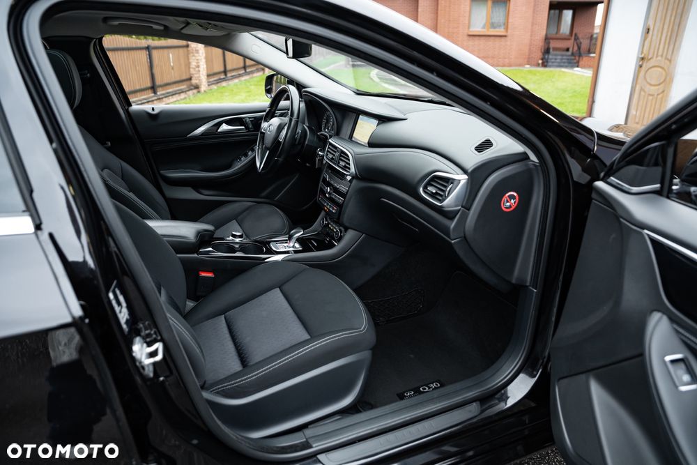 Infiniti Q30 2.2d DCT AWD Sport - 22