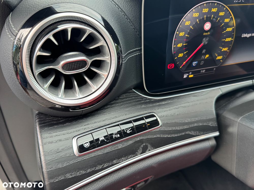 Mercedes-Benz Klasa E 400 4-Matic 9G-TRONIC - 22