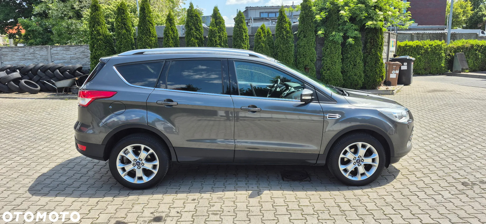 Ford Kuga 1.6 EcoBoost 2x4 Titanium - 4