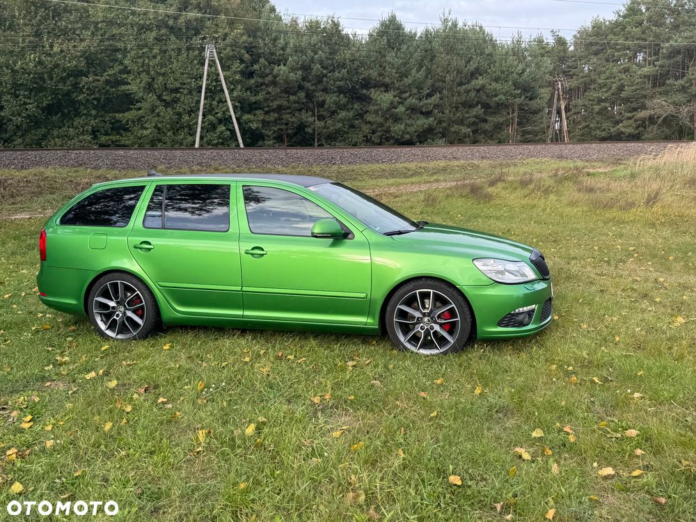 Skoda Octavia Combi 2.0 TDI DPF RS - 40