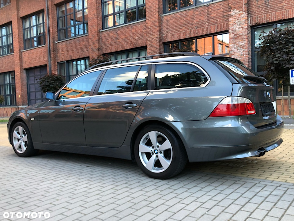 BMW Seria 5 525xi - 11