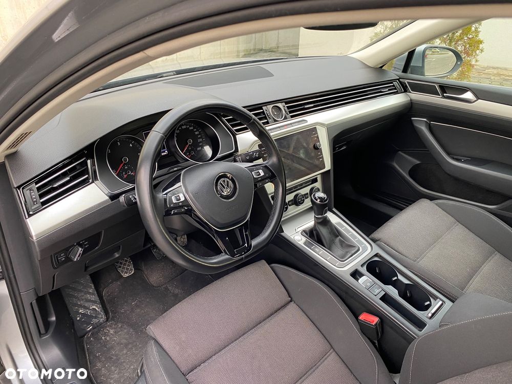 Volkswagen Passat - 8