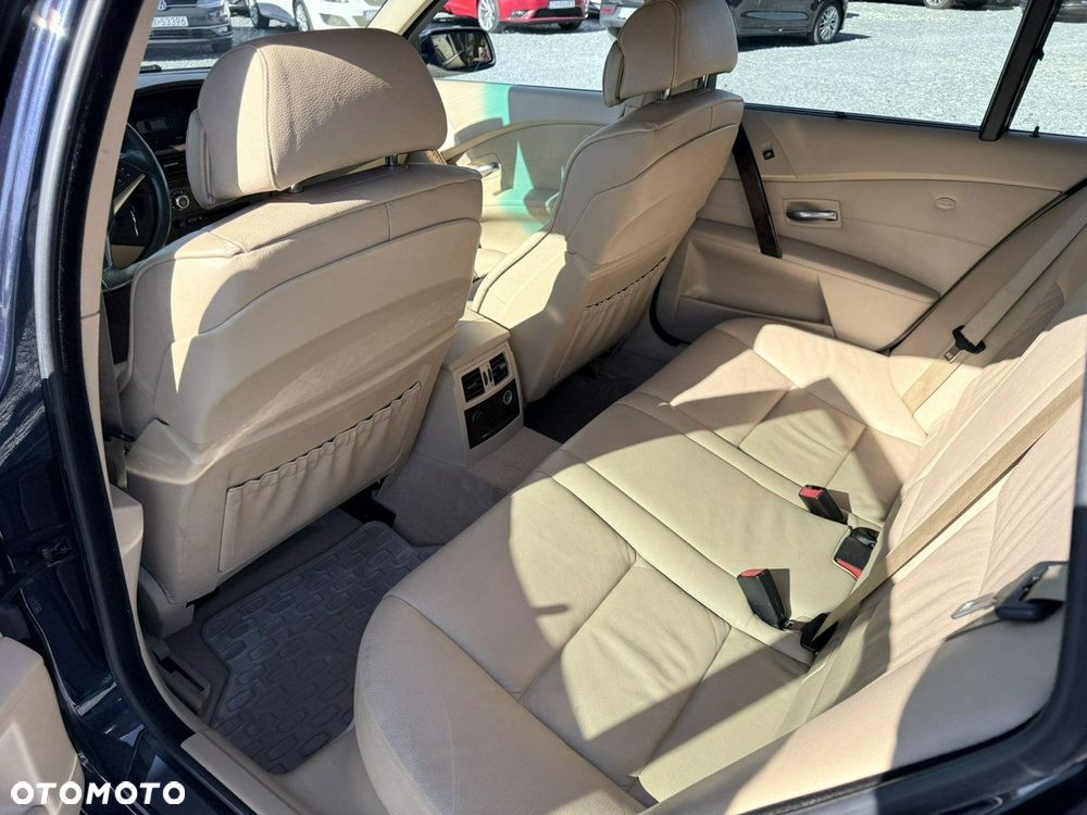BMW Seria 5 525d - 14