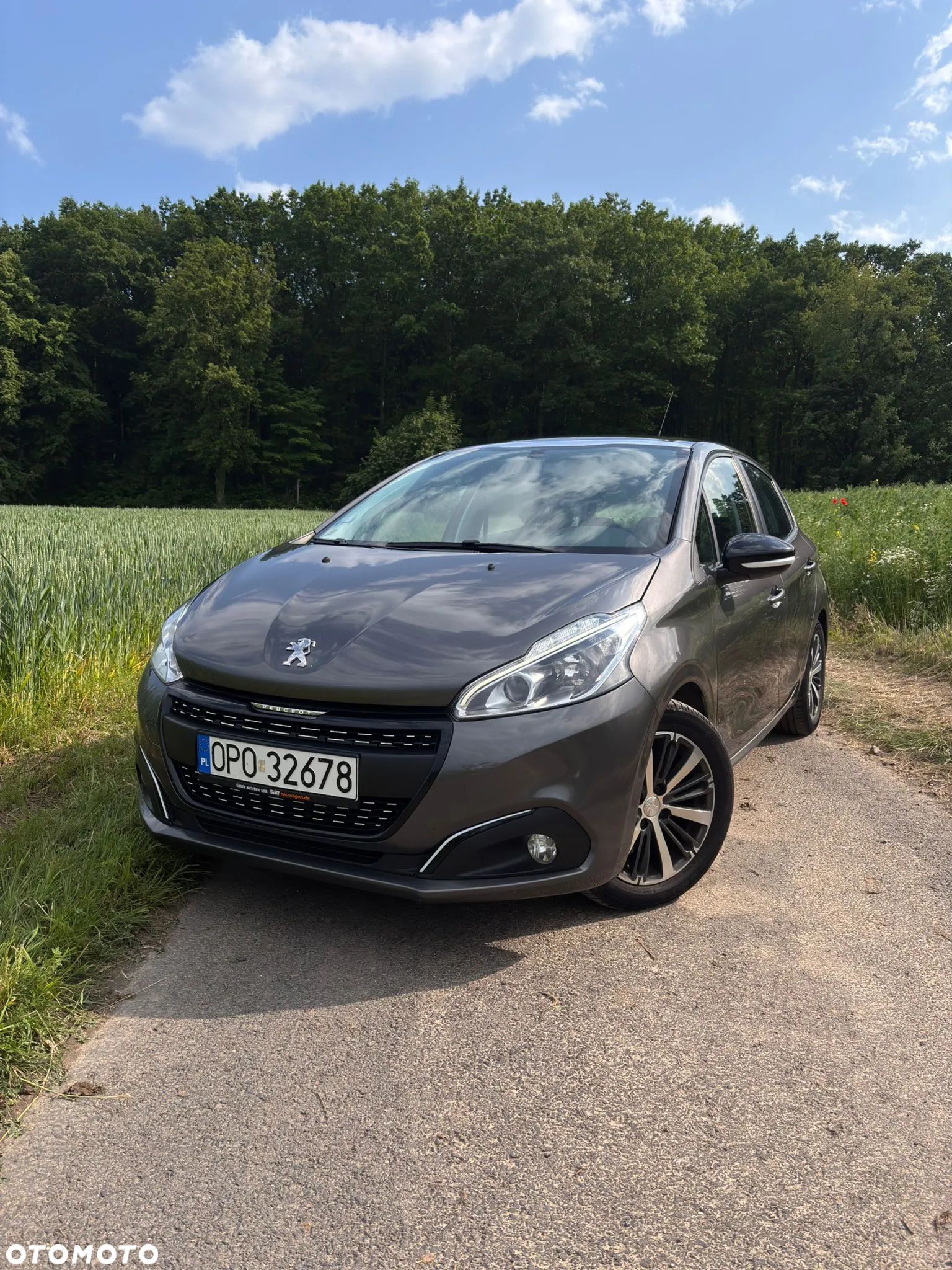 Peugeot 208 - 1
