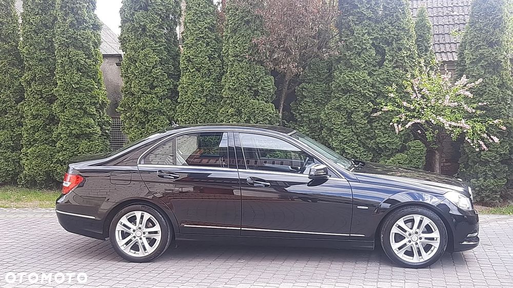 Mercedes-Benz Klasa C 180 CGI BlueEFFICIENCY Avantgarde - 12