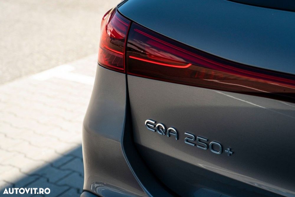 Mercedes-Benz EQA - 38