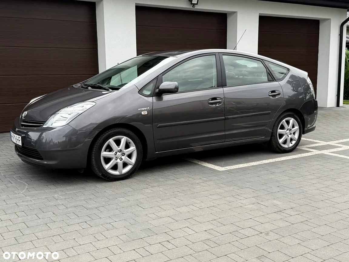 Toyota Prius (Hybrid) Sol - 2