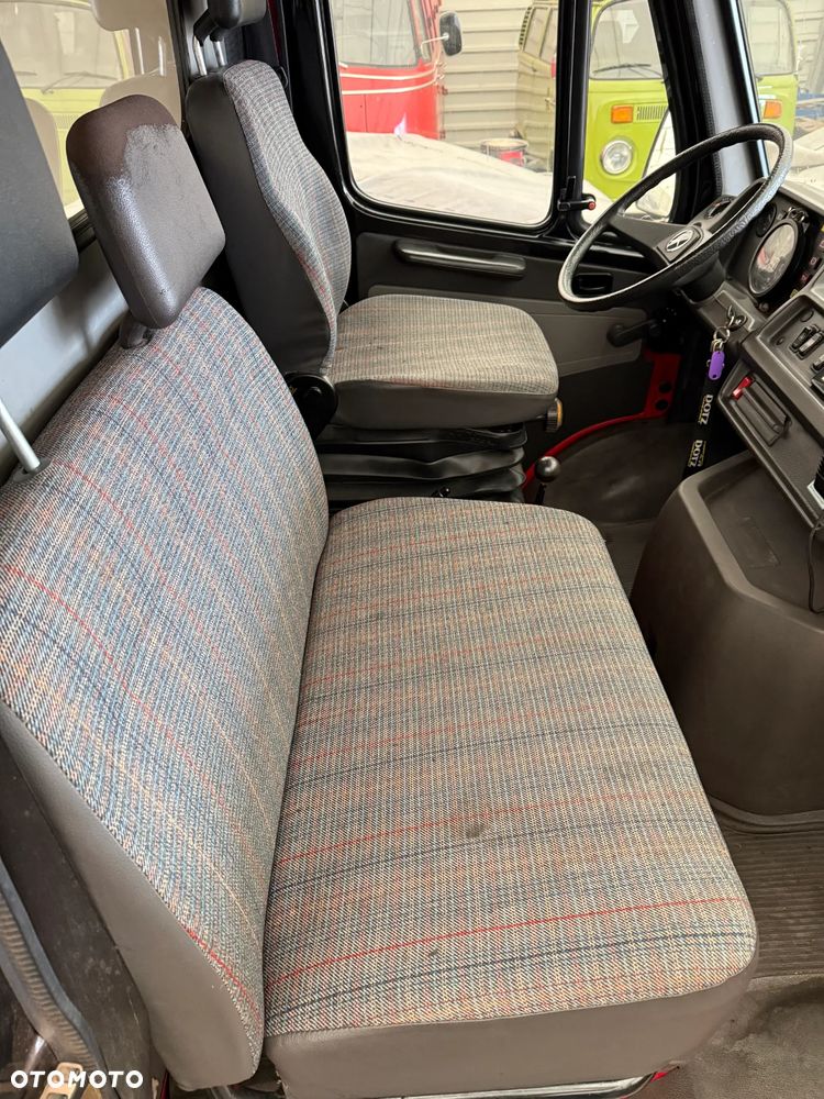 Mercedes-Benz 410 - 2