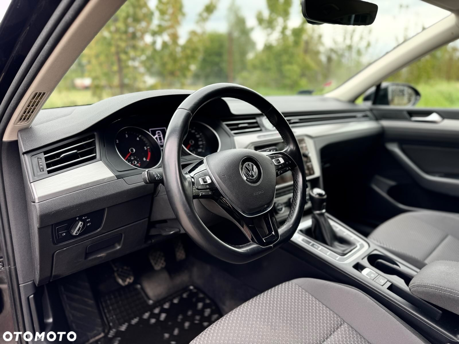 Volkswagen Passat 2.0 TDI SCR Comfortline - 14
