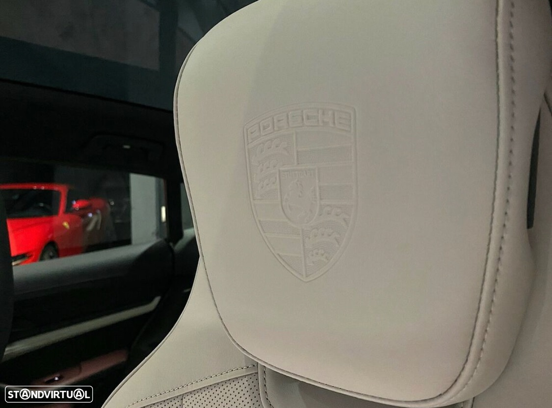 Porsche Taycan Cross Turismo 4 - 17