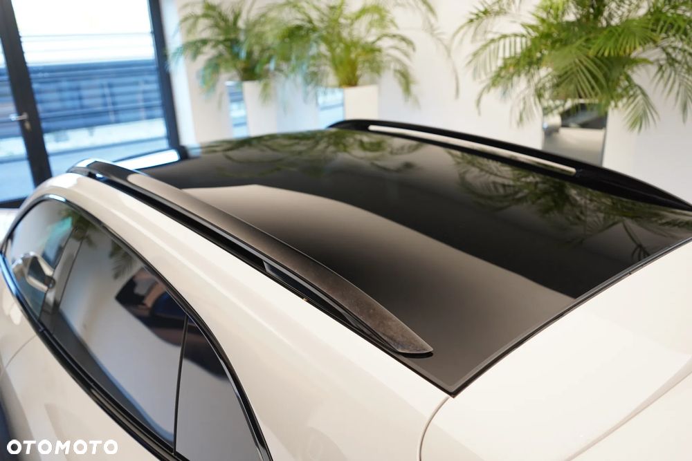 Porsche Taycan 105kWh Turbo Cross Turismo - 12