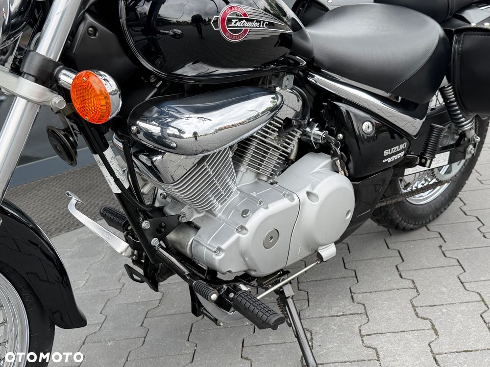 Suzuki Intruder - 36