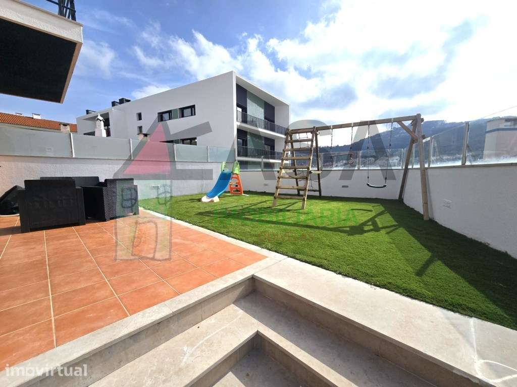 Moradia T4 com Terraço e Vista Desafogada em Loures. - Grande imagem: 2/60