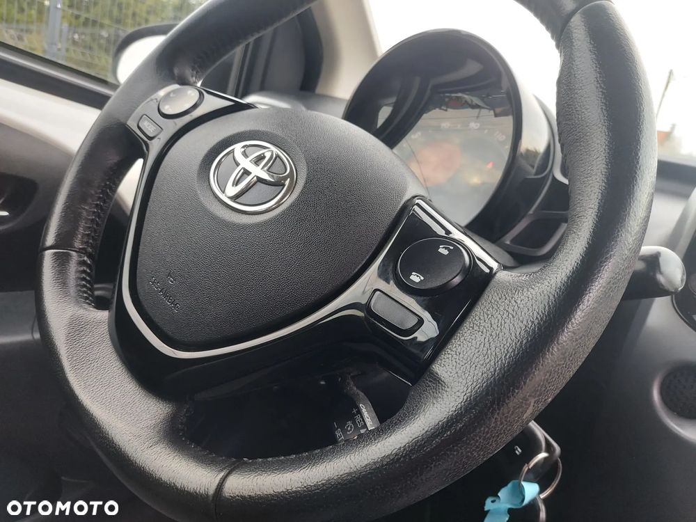 Toyota Aygo x-play - 18