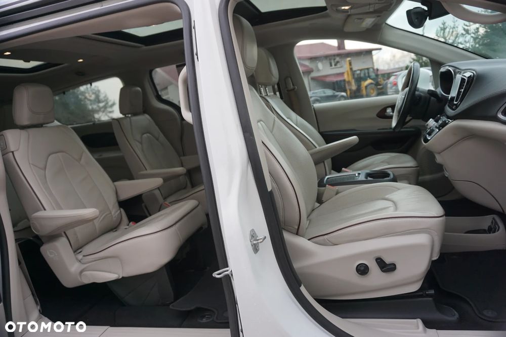 Chrysler Pacifica - 16