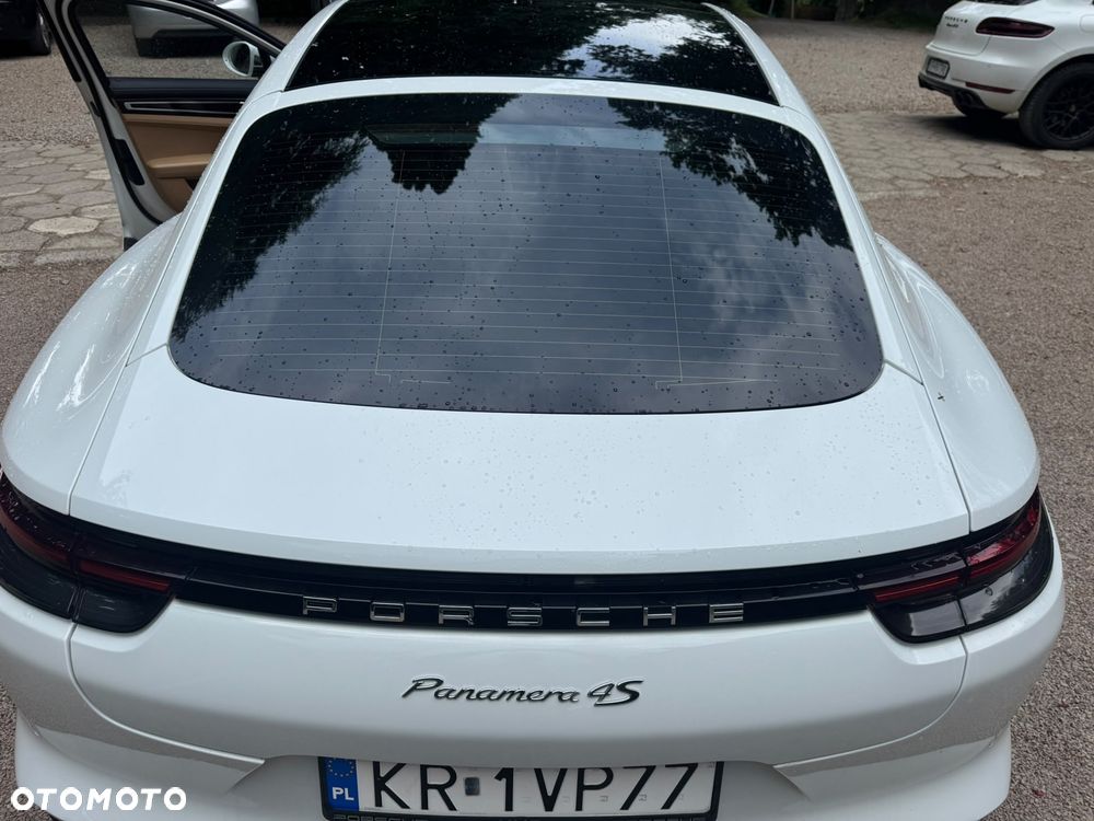 Porsche Panamera - 4