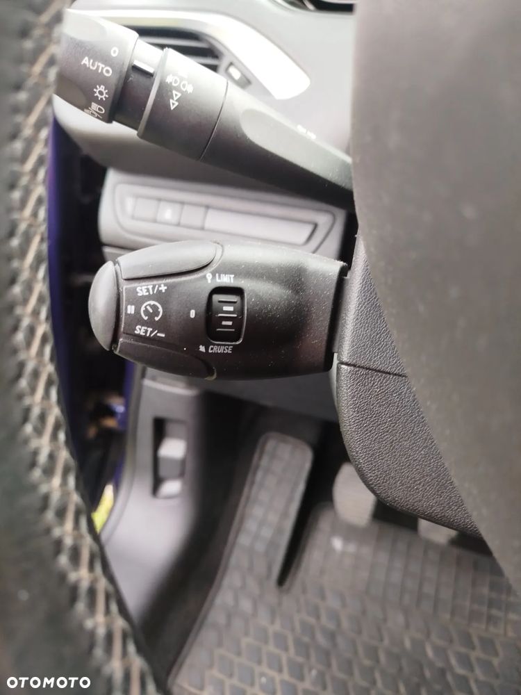 Peugeot 208 95 VTI Allure - 25