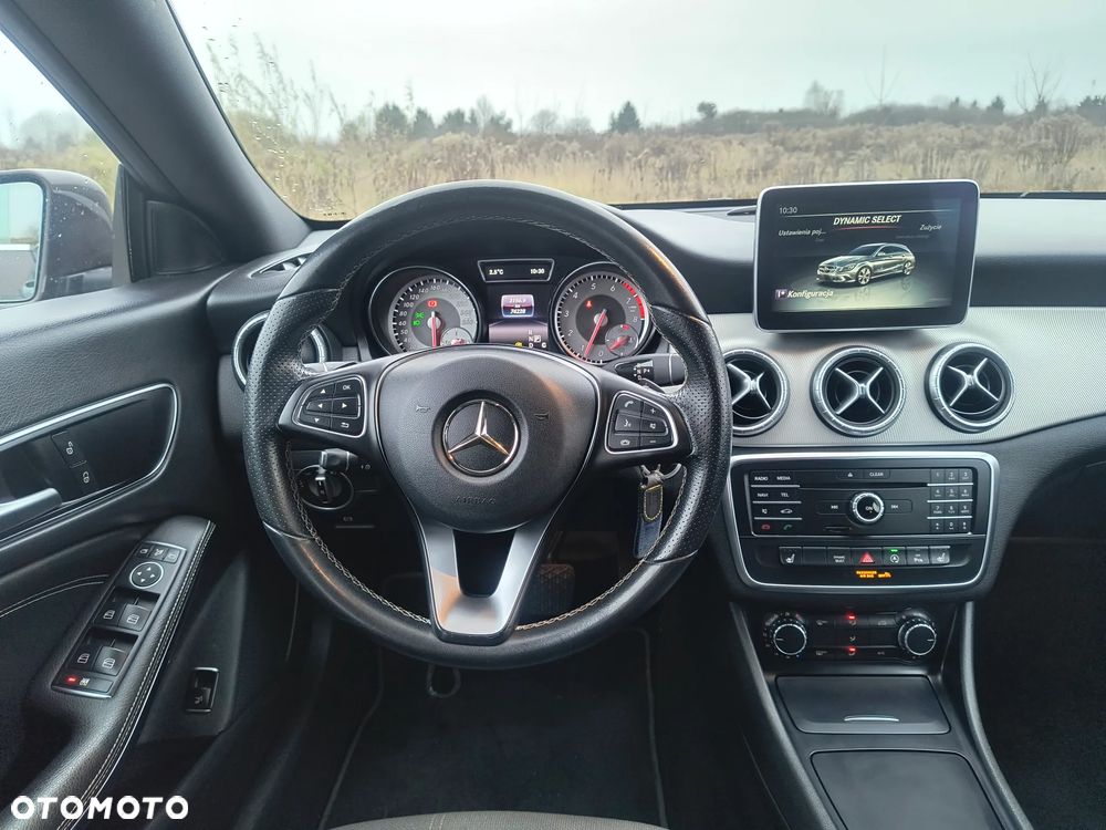 Mercedes-Benz CLA 180 7G-DCT - 10