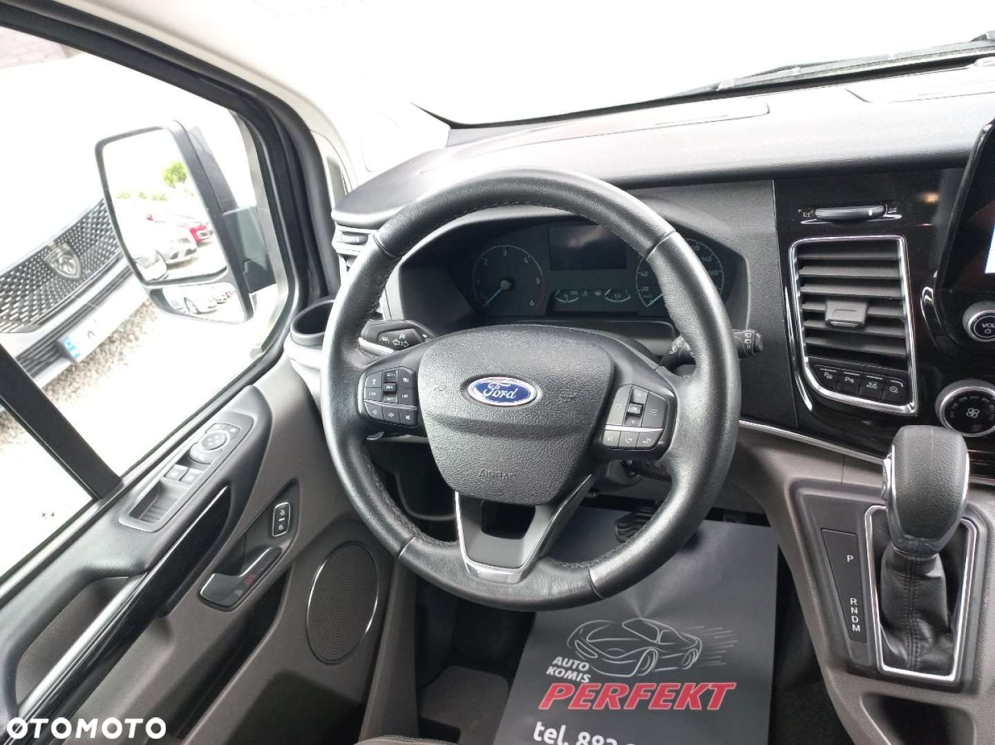 Ford Tourneo Custom - 21