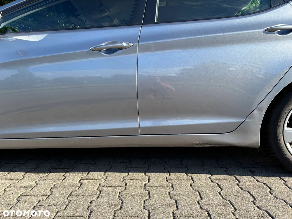 Hyundai Elantra 1.6 Classic + - 13