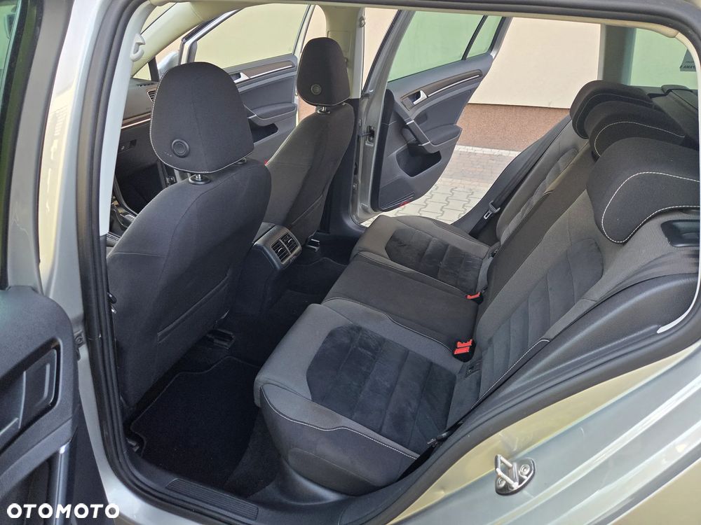 Volkswagen Golf - 8