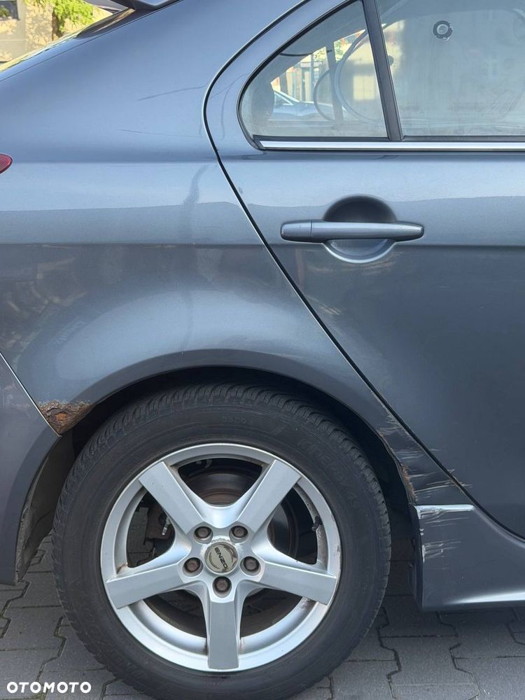 Mitsubishi Lancer 1.8 Intense - 32
