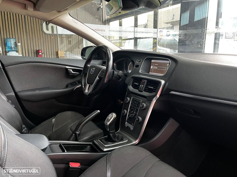Volvo V40 Cross Country 1.6 D2 Momentum - 18