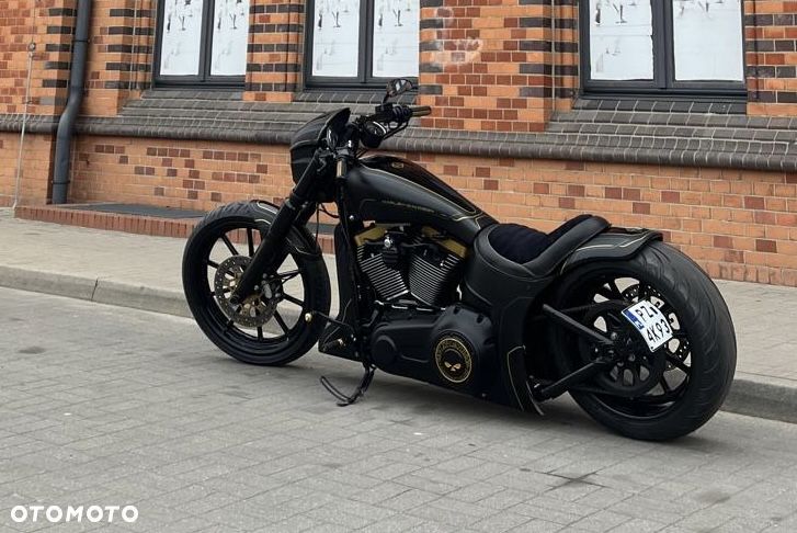 Harley-Davidson Softail Breakout - 17