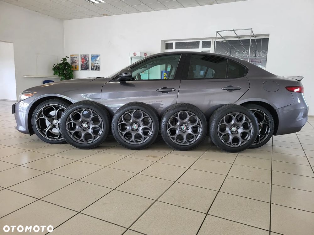 Alfa Romeo Giulia 2.0 Turbo 16V AT8-Q4 Veloce Ti - 3