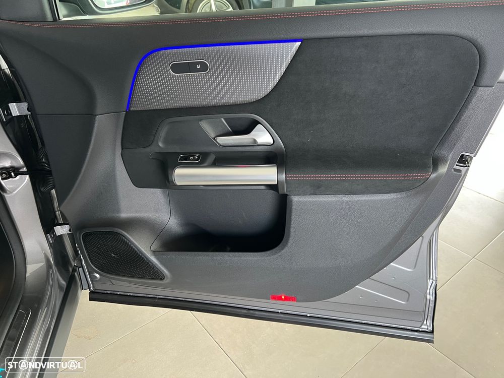 Mercedes-Benz EQA 300 4Matic AMG Line - 17