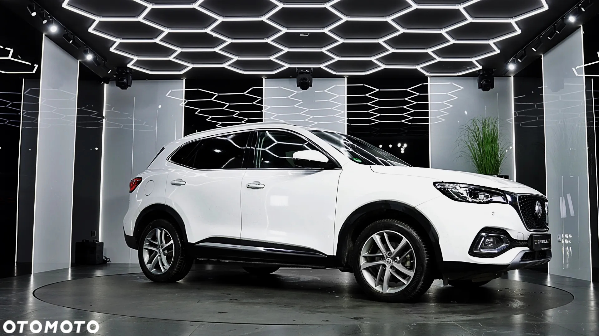MG EHS 1.5T-GDI PHEV Luxury - 13